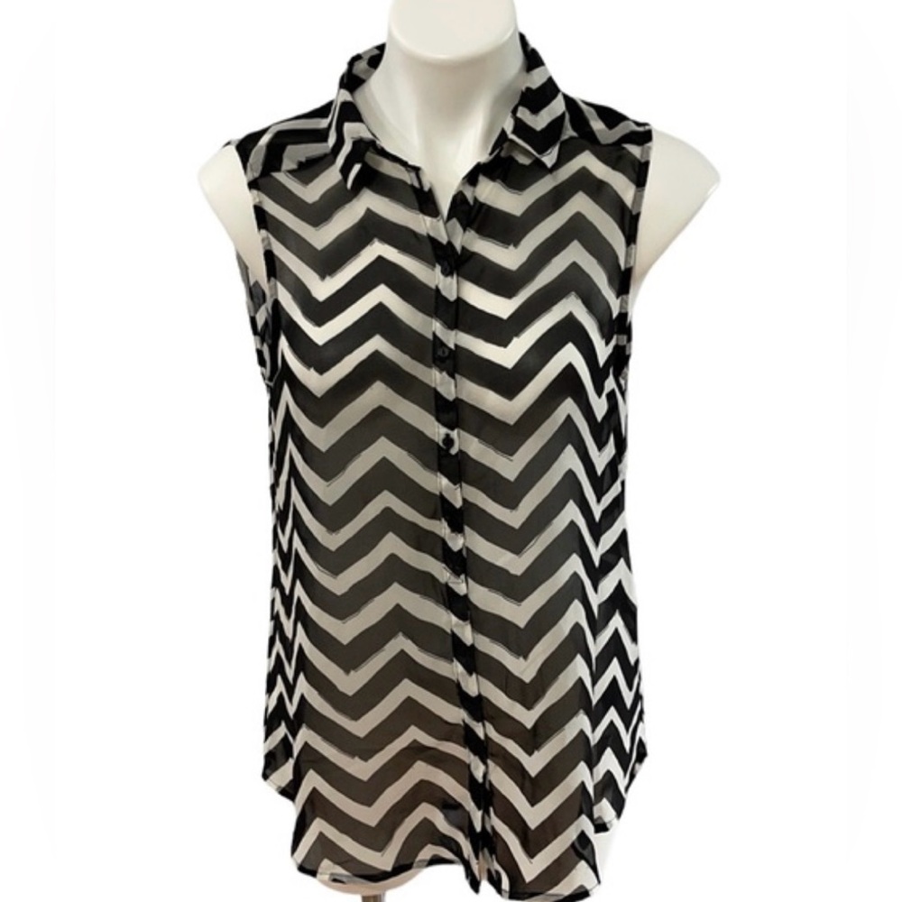 H&M Sleeveless Button Down Blouse Chevron Black and White